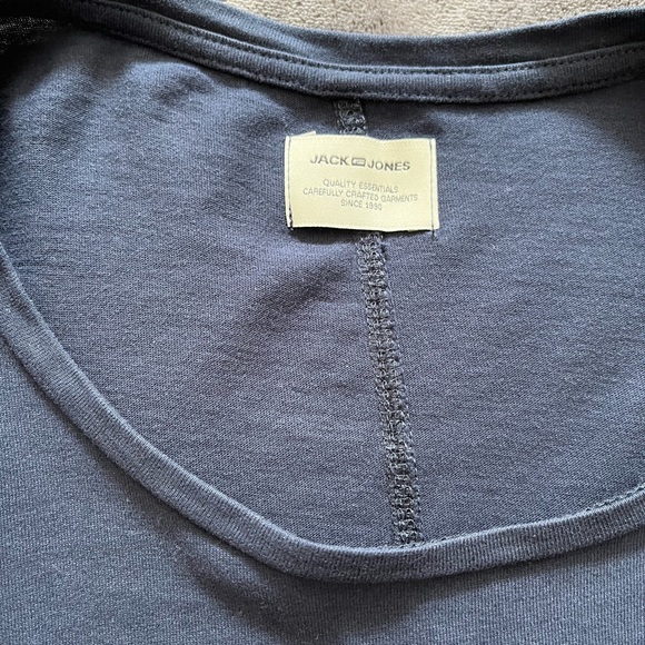 Jack and jones t shirt - Picture 2 of 2